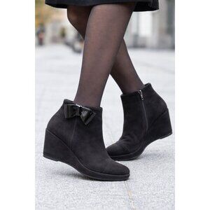 NIB Espace Wedge Ankle Bow Suede Ankle Boots Black Size 39.5
